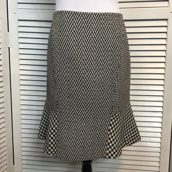 EUC Ann Taylor Houndstooth Skirt - Picture 4 of 6